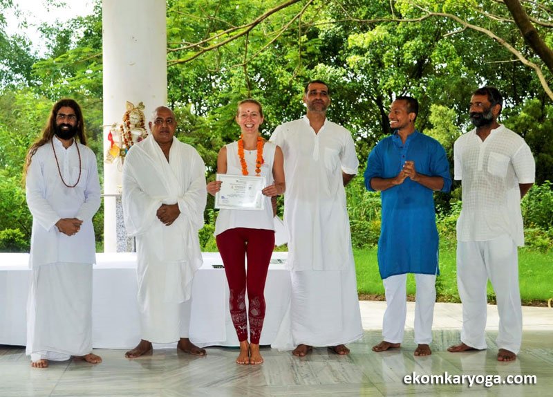 Yoga-Teacher-Training-Rishikesh-Gradutation-Ceremony